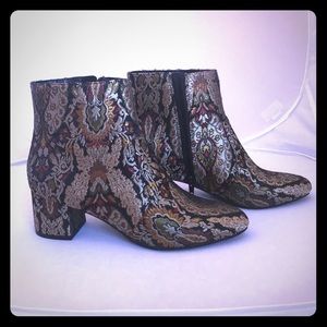 Unisa boots size 7.5